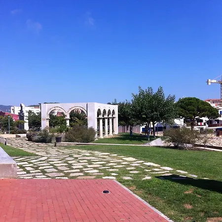 Ample Port Marina * פלאמוס